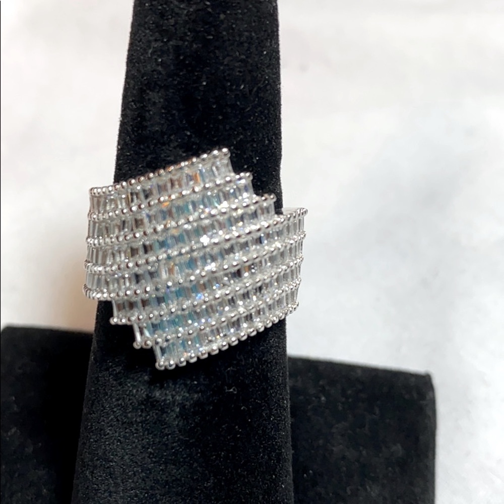 Bella Luce Ring - Picture 3 of 15
